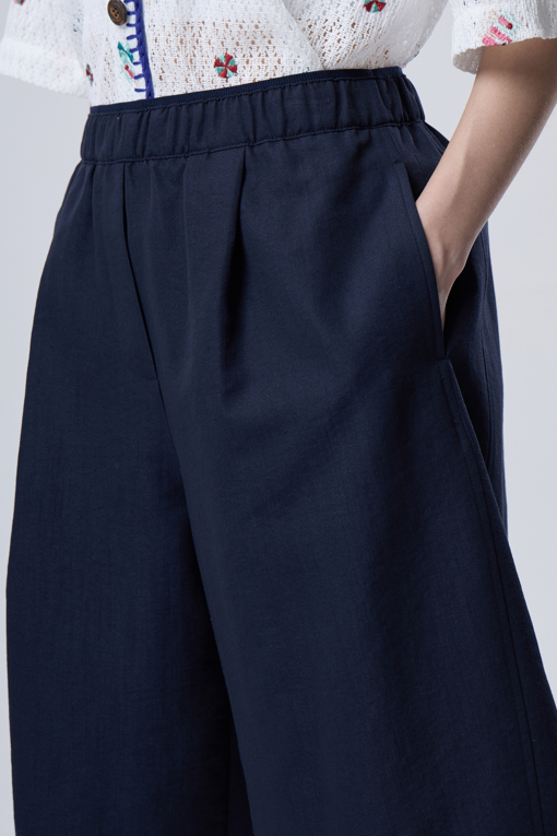 https://img.benettonmall.com/PARTS/KB/26F/BAPT01641IN_MB_D3.jpg?cb=1788777022
