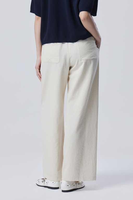 https://img.benettonmall.com/PARTS/KB/26F/BAPT02641IV_MB_D1.jpg?cb=1788777022