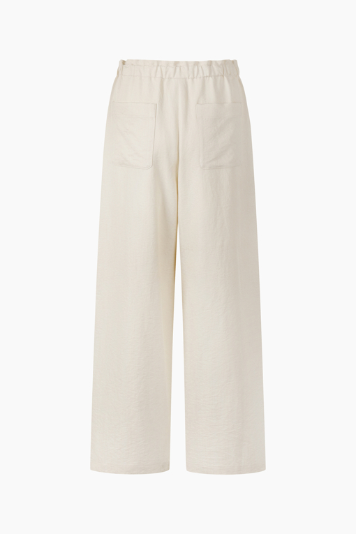 https://img.benettonmall.com/PARTS/KB/26F/BAPT02641IV_MB_D11.jpg?cb=1788777022