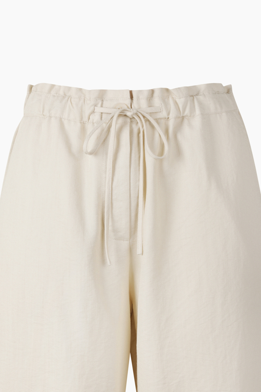 https://img.benettonmall.com/PARTS/KB/26F/BAPT02641IV_MB_D12.jpg?cb=1788777022