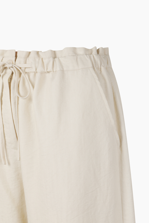 https://img.benettonmall.com/PARTS/KB/26F/BAPT02641IV_MB_D13.jpg?cb=1788777022