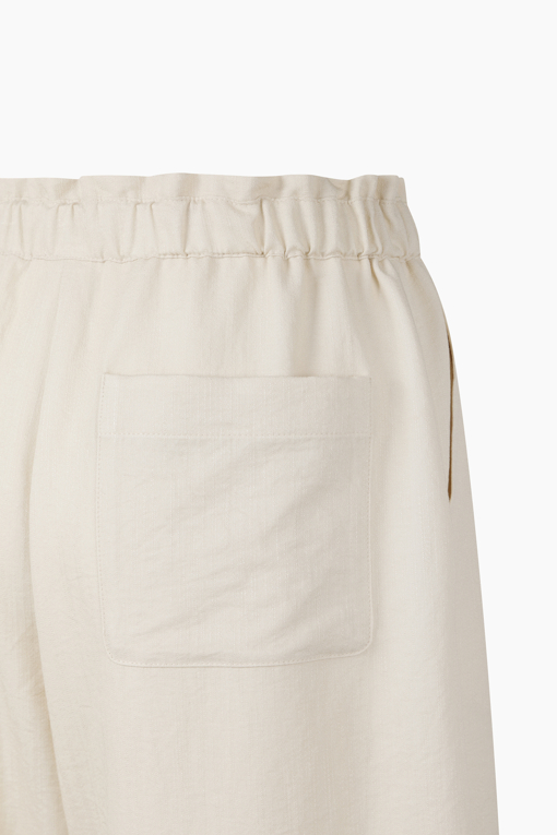 https://img.benettonmall.com/PARTS/KB/26F/BAPT02641IV_MB_D14.jpg?cb=1788777022