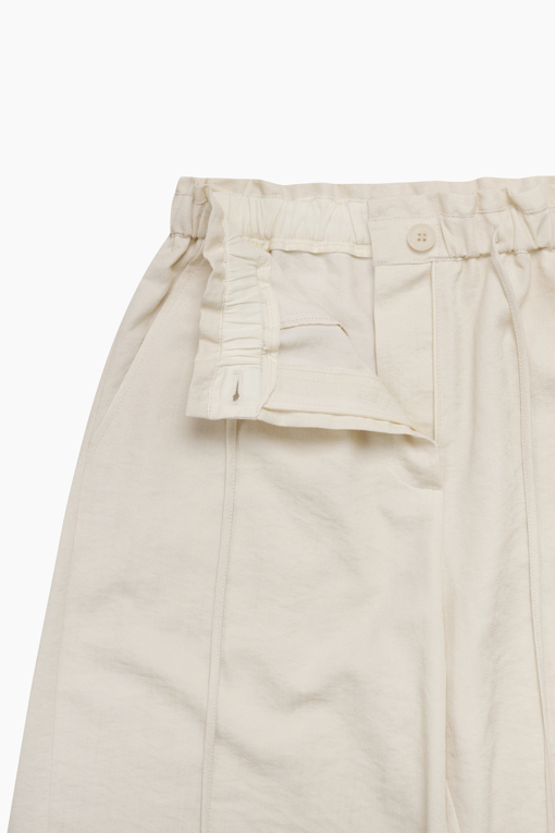 https://img.benettonmall.com/PARTS/KB/26F/BAPT02641IV_MB_D15.jpg?cb=1788777022