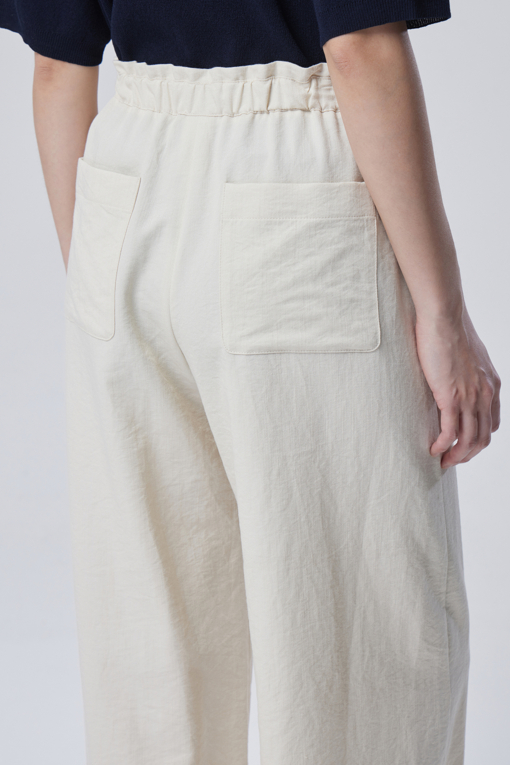 https://img.benettonmall.com/PARTS/KB/26F/BAPT02641IV_MB_D4.jpg?cb=1788777022