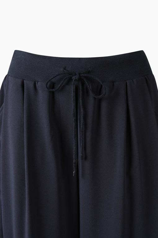 https://img.benettonmall.com/PARTS/KB/26F/BAPT03641DN_MB_D2.jpg