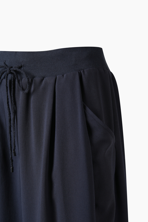 https://img.benettonmall.com/PARTS/KB/26F/BAPT03641DN_MB_D3.jpg