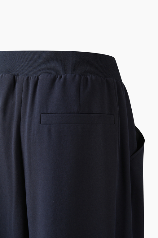 https://img.benettonmall.com/PARTS/KB/26F/BAPT03641DN_MB_D4.jpg