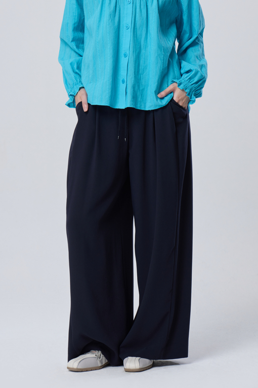 https://img.benettonmall.com/PARTS/KB/26F/BAPT03641DN_MB_M0.jpg?cb=1788777022