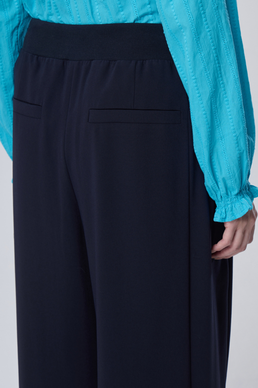 https://img.benettonmall.com/PARTS/KB/26F/BAPT03641DN_MB_M4.jpg?cb=1788777022