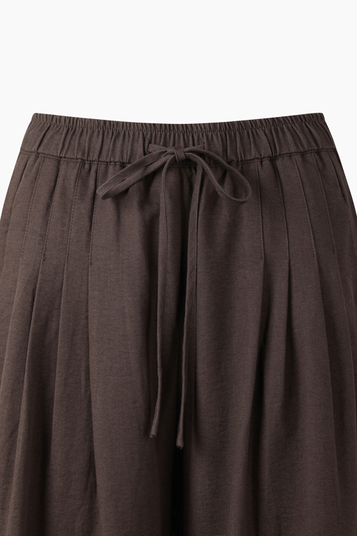 https://img.benettonmall.com/PARTS/KB/26F/BAPT04641BR_MB_D12.jpg?cb=1788777022