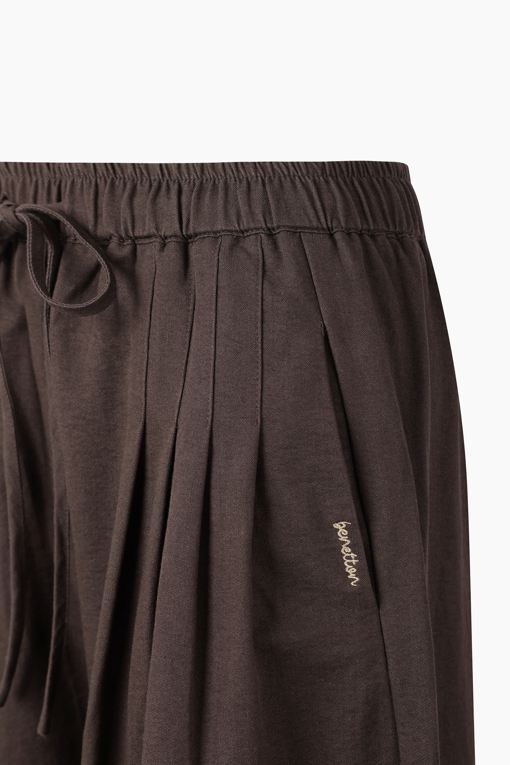 https://img.benettonmall.com/PARTS/KB/26F/BAPT04641BR_MB_D13.jpg?cb=1788777022