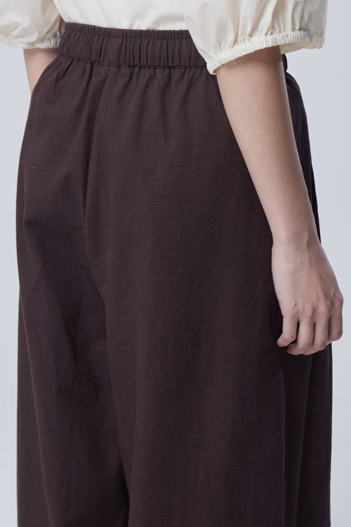 https://img.benettonmall.com/PARTS/KB/26F/BAPT04641BR_MB_D4.jpg?cb=1788777022