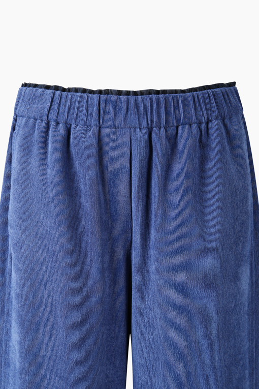https://img.benettonmall.com/PARTS/KB/26F/BAPT06641BL_MB_D2.jpg