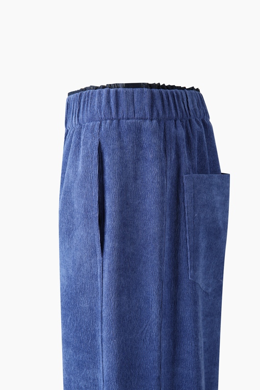 https://img.benettonmall.com/PARTS/KB/26F/BAPT06641BL_MB_D3.jpg