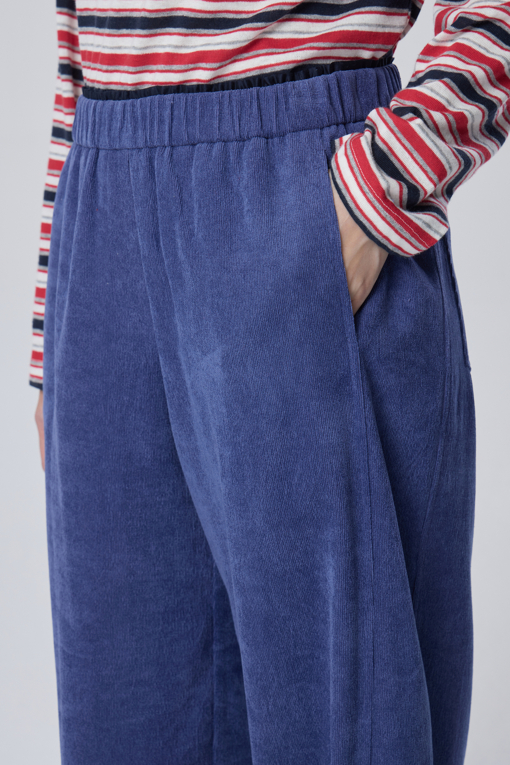 https://img.benettonmall.com/PARTS/KB/26F/BAPT06641BL_MB_M3.jpg?cb=1788777022