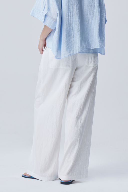 https://img.benettonmall.com/PARTS/KB/26F/BAPT07641WH_MB_D1.jpg?cb=1788777022
