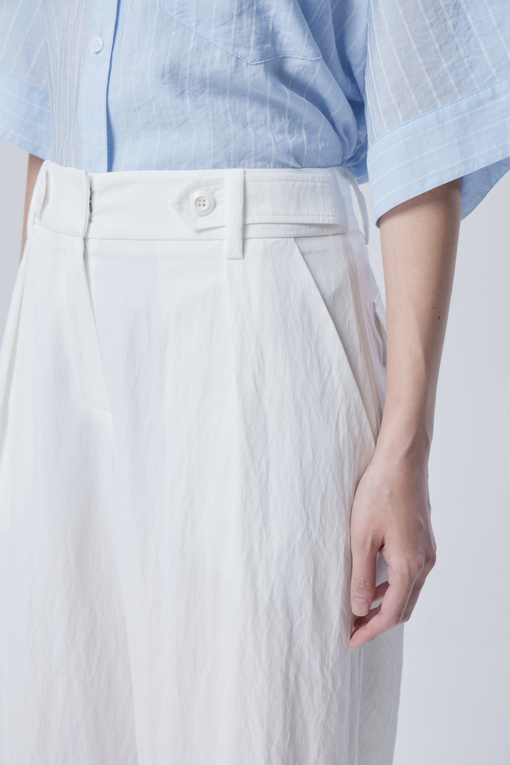 https://img.benettonmall.com/PARTS/KB/26F/BAPT07641WH_MB_D3.jpg?cb=1788777022
