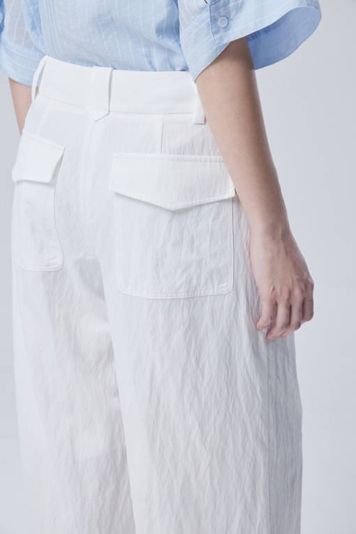 https://img.benettonmall.com/PARTS/KB/26F/BAPT07641WH_MB_D4.jpg?cb=1788777022