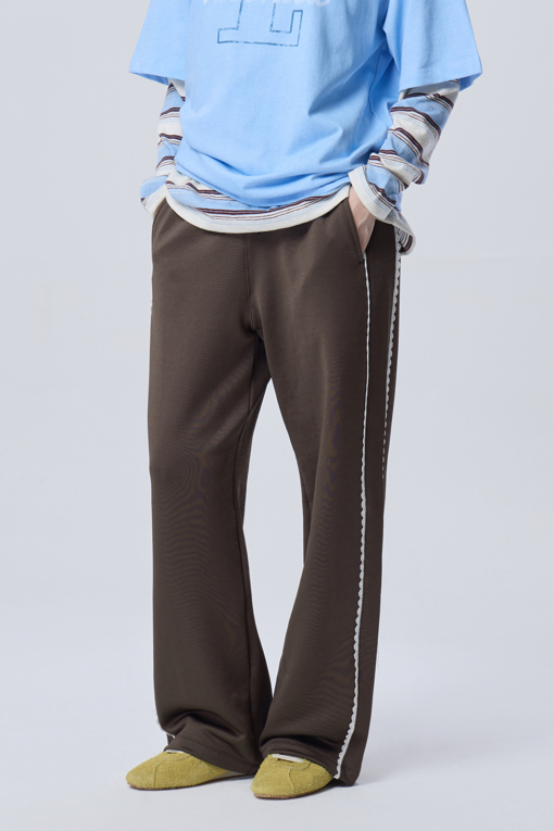 https://img.benettonmall.com/PARTS/KB/26F/BAPT30641BR_MB_D0.jpg?cb=1788777022