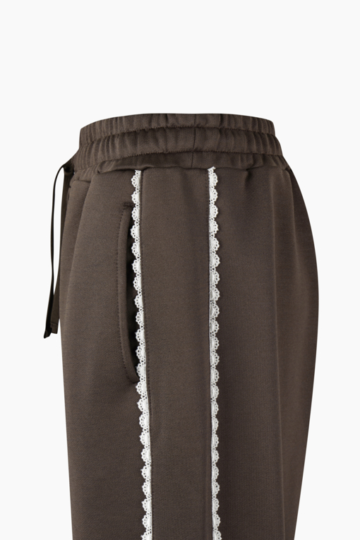 https://img.benettonmall.com/PARTS/KB/26F/BAPT30641BR_MB_D13.jpg?cb=1788777022
