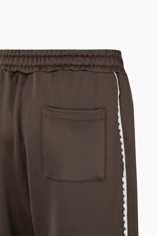 https://img.benettonmall.com/PARTS/KB/26F/BAPT30641BR_MB_D14.jpg?cb=1788777022