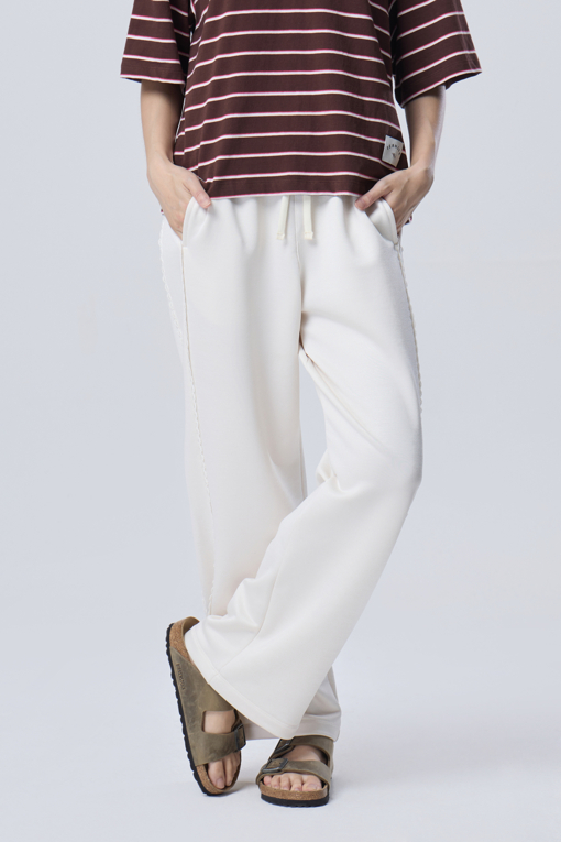 https://img.benettonmall.com/PARTS/KB/26F/BAPT30641IV_MB_D0.jpg?cb=1788777022