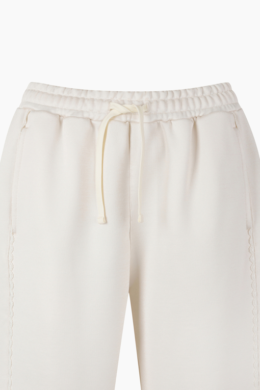 https://img.benettonmall.com/PARTS/KB/26F/BAPT30641IV_MB_D12.jpg?cb=1788777022