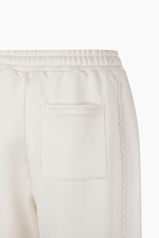 https://img.benettonmall.com/PARTS/KB/26F/BAPT30641IV_MB_D14.jpg?cb=1788777022