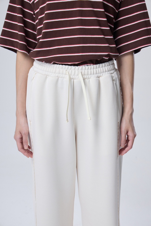 https://img.benettonmall.com/PARTS/KB/26F/BAPT30641IV_MB_D2.jpg?cb=1788777022