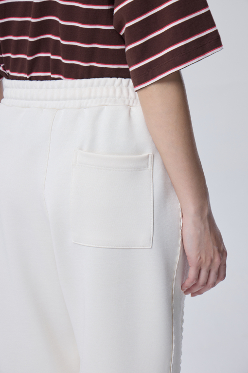https://img.benettonmall.com/PARTS/KB/26F/BAPT30641IV_MB_D4.jpg?cb=1788777022