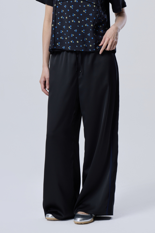 https://img.benettonmall.com/PARTS/KB/26F/BAPT31641BK_MB_D0.jpg?cb=1788777022