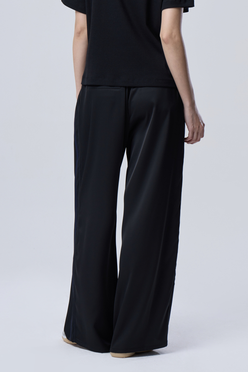 https://img.benettonmall.com/PARTS/KB/26F/BAPT31641BK_MB_D1.jpg?cb=1788777022