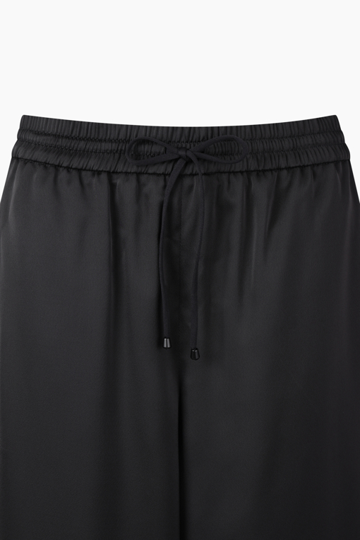 https://img.benettonmall.com/PARTS/KB/26F/BAPT31641BK_MB_D12.jpg?cb=1788777022