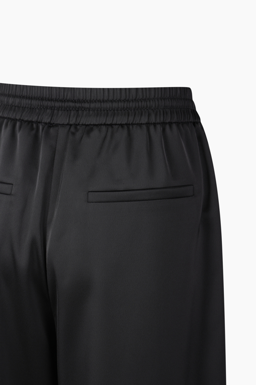 https://img.benettonmall.com/PARTS/KB/26F/BAPT31641BK_MB_D14.jpg?cb=1788777022