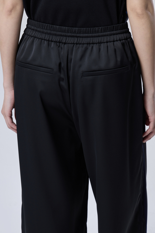 https://img.benettonmall.com/PARTS/KB/26F/BAPT31641BK_MB_D4.jpg?cb=1788777022