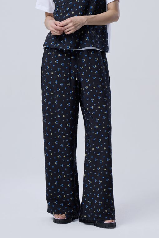 https://img.benettonmall.com/PARTS/KB/26F/BAPT31641BL_MB_D0.jpg?cb=1788777022