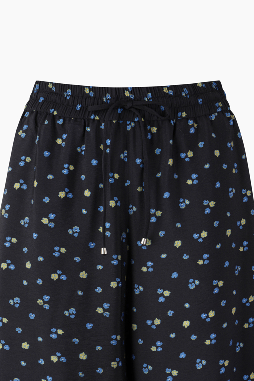 https://img.benettonmall.com/PARTS/KB/26F/BAPT31641BL_MB_D12.jpg?cb=1788777022