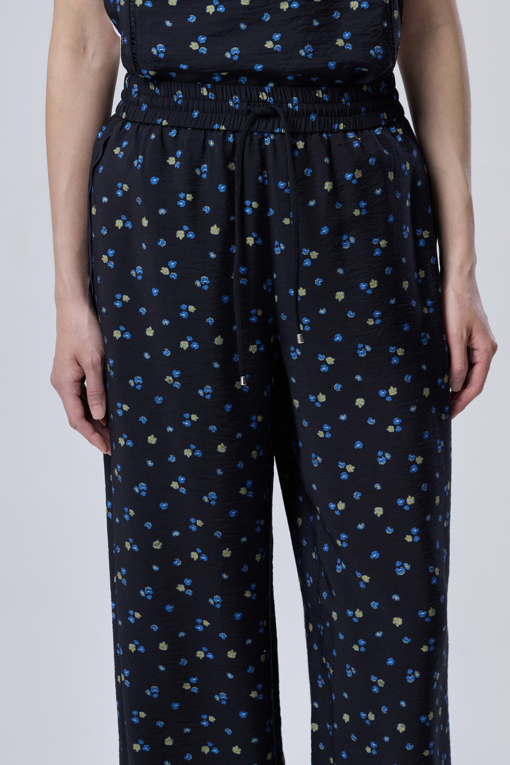 https://img.benettonmall.com/PARTS/KB/26F/BAPT31641BL_MB_D2.jpg?cb=1788777022