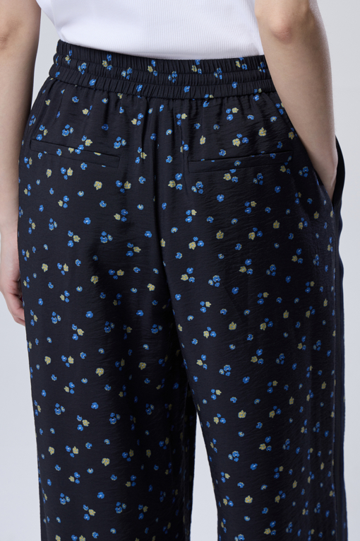 https://img.benettonmall.com/PARTS/KB/26F/BAPT31641BL_MB_D4.jpg?cb=1788777022