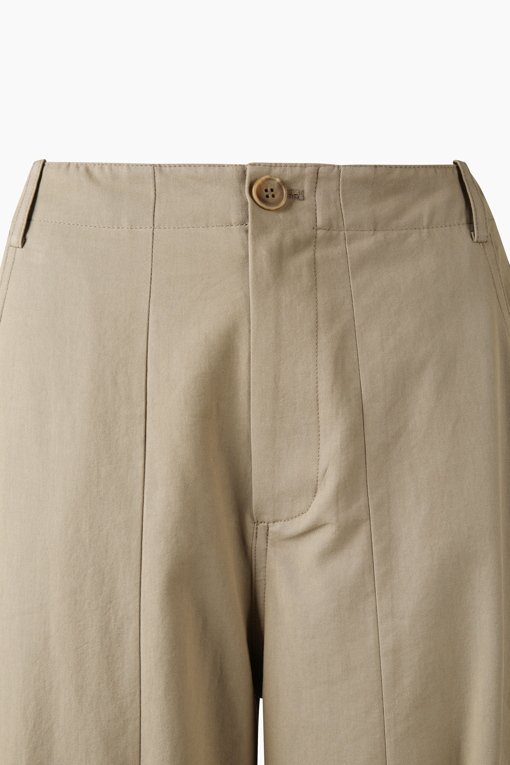https://img.benettonmall.com/PARTS/KB/26F/BAPT33641BG_MB_D3.jpg