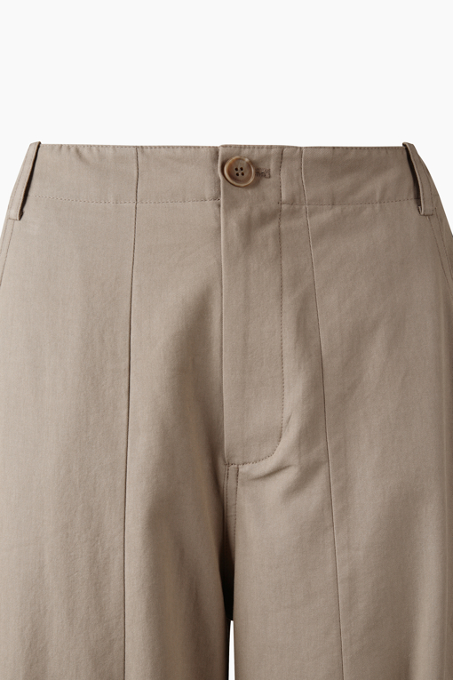 https://img.benettonmall.com/PARTS/KB/26F/BAPT33641BG_MB_D3.jpg?cb=1788777022