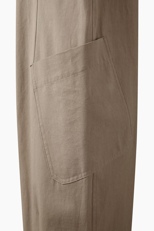 https://img.benettonmall.com/PARTS/KB/26F/BAPT33641BG_MB_D5.jpg?cb=1788777022