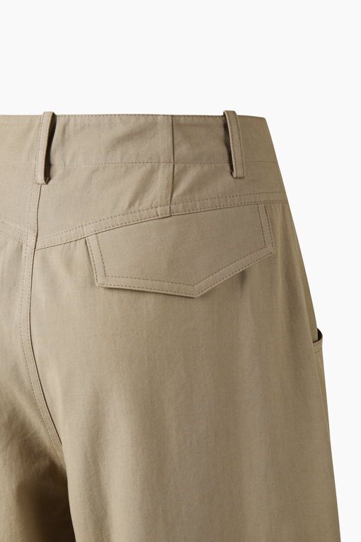 https://img.benettonmall.com/PARTS/KB/26F/BAPT33641BG_MB_D6.jpg