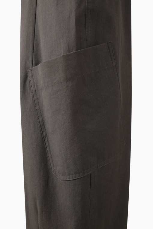 https://img.benettonmall.com/PARTS/KB/26F/BAPT33641DG_MB_D4.jpg