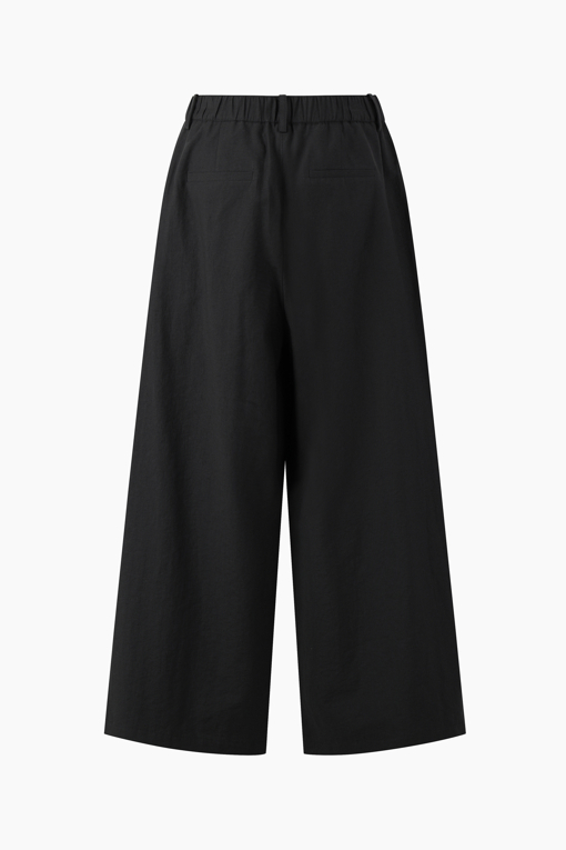 https://img.benettonmall.com/PARTS/KB/26F/BAPT34641BK_MB_D11.jpg?cb=1788777022