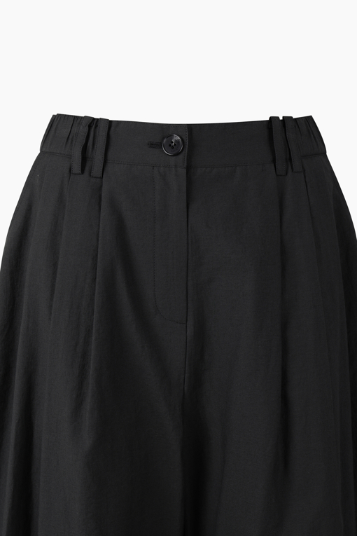 https://img.benettonmall.com/PARTS/KB/26F/BAPT34641BK_MB_D12.jpg?cb=1788777022