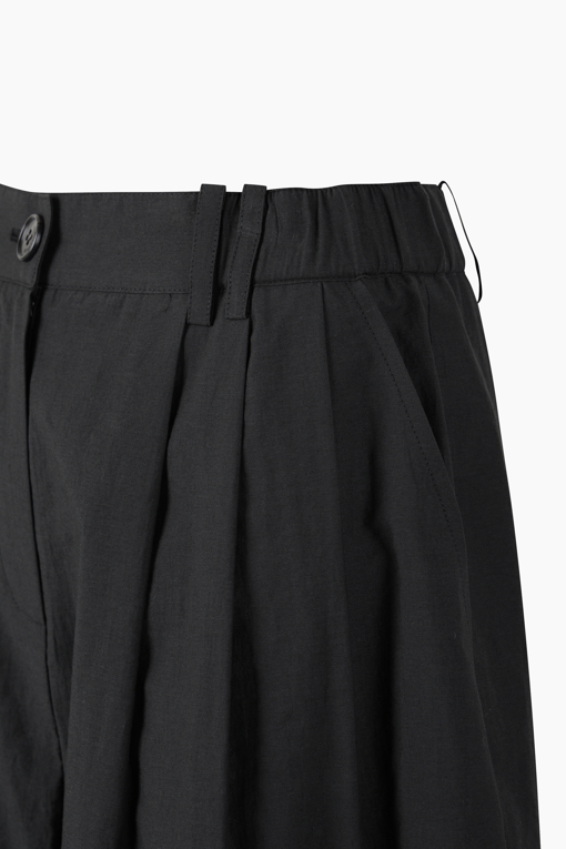 https://img.benettonmall.com/PARTS/KB/26F/BAPT34641BK_MB_D13.jpg?cb=1788777022