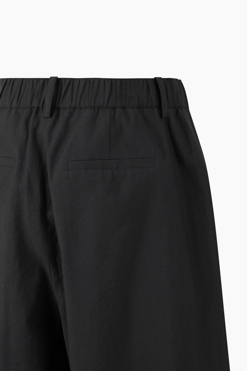 https://img.benettonmall.com/PARTS/KB/26F/BAPT34641BK_MB_D14.jpg?cb=1788777022