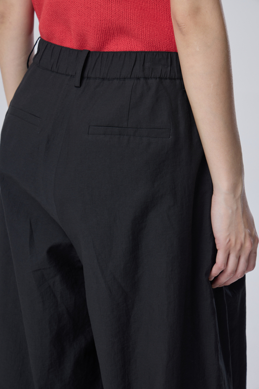 https://img.benettonmall.com/PARTS/KB/26F/BAPT34641BK_MB_D4.jpg?cb=1788777022