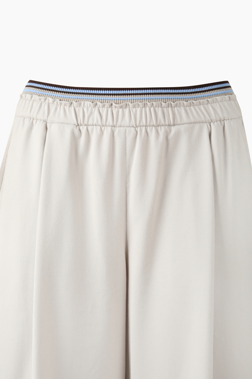 https://img.benettonmall.com/PARTS/KB/26F/BAPT35641BE_MB_D2.jpg